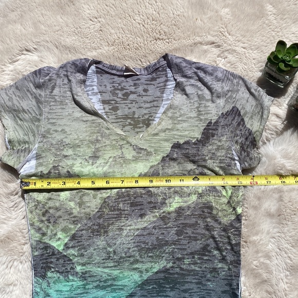 The North Face Burnout Green / Gray Mountains T-Shirt - Picture 7 of 9